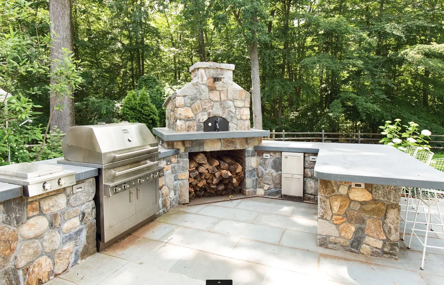 Outdoor Kitchen and Bar